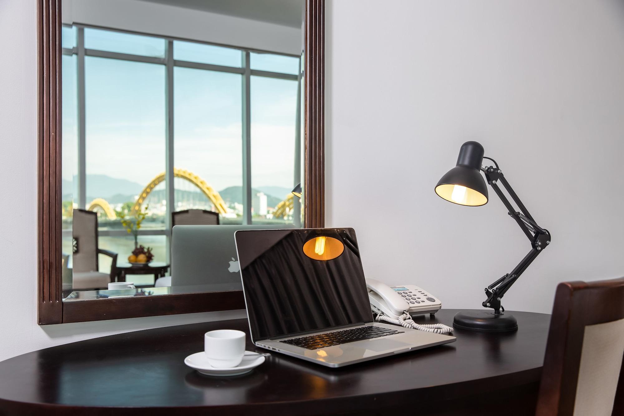 Da Nang Riverside Hotel ภายนอก รูปภาพ